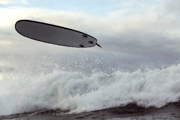 En este momento estás viendo Alaias vs. Tablas Convencionales: Una Ola de Diferencias en el Surf